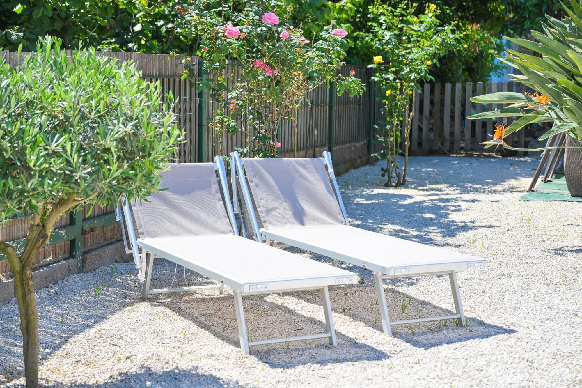 Maddalena Con Piscina, Giardino E Posto Auto - 6 Posti Letto